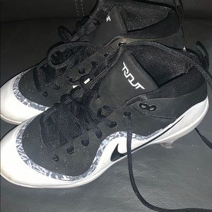 Nike “trout” baseball metal cleats
